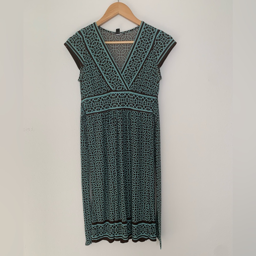 🌿 Macy’s City Triangles green knit tie waist v-neck dress